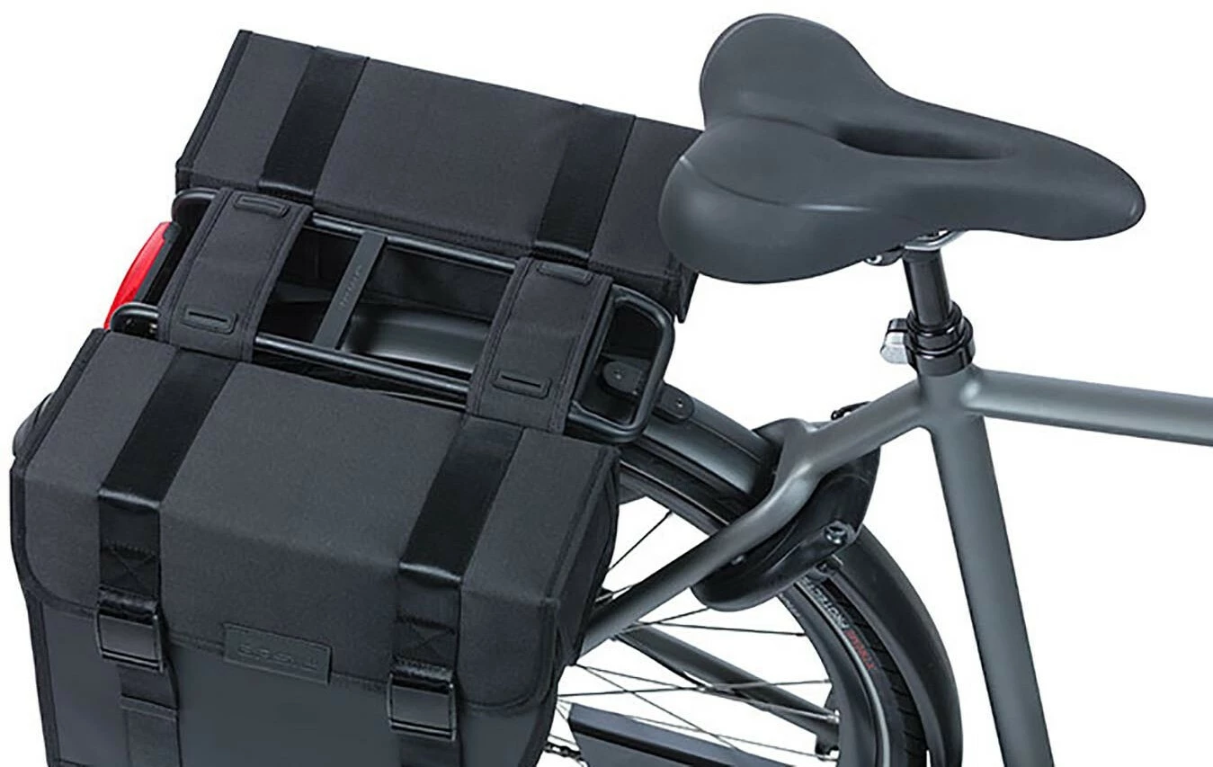 Basil Tour Waterproof Dobbelt Sidetaske 28l, Sort 5 Basil Tour Waterproof Dobbelt Sidetaske 28l, Sort - Billede 5