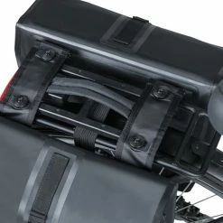 Basil Urban Dry Sidetasker MIK 50l, Sort -Norco Taskebutik basil urban dry doppelpacktasche 50l mik solid black 6