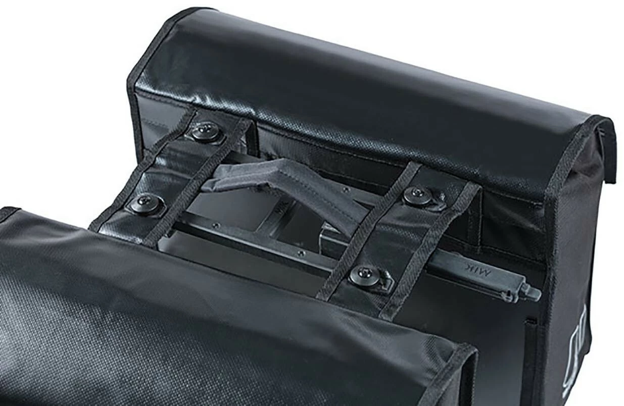 Basil Urban Load Dobbelt Sidetaske 48-53l Inkl. MIK Plade, Sort 3 Basil Urban Load Dobbelt Sidetaske 48-53l Inkl. MIK Plade, Sort - Billede 3